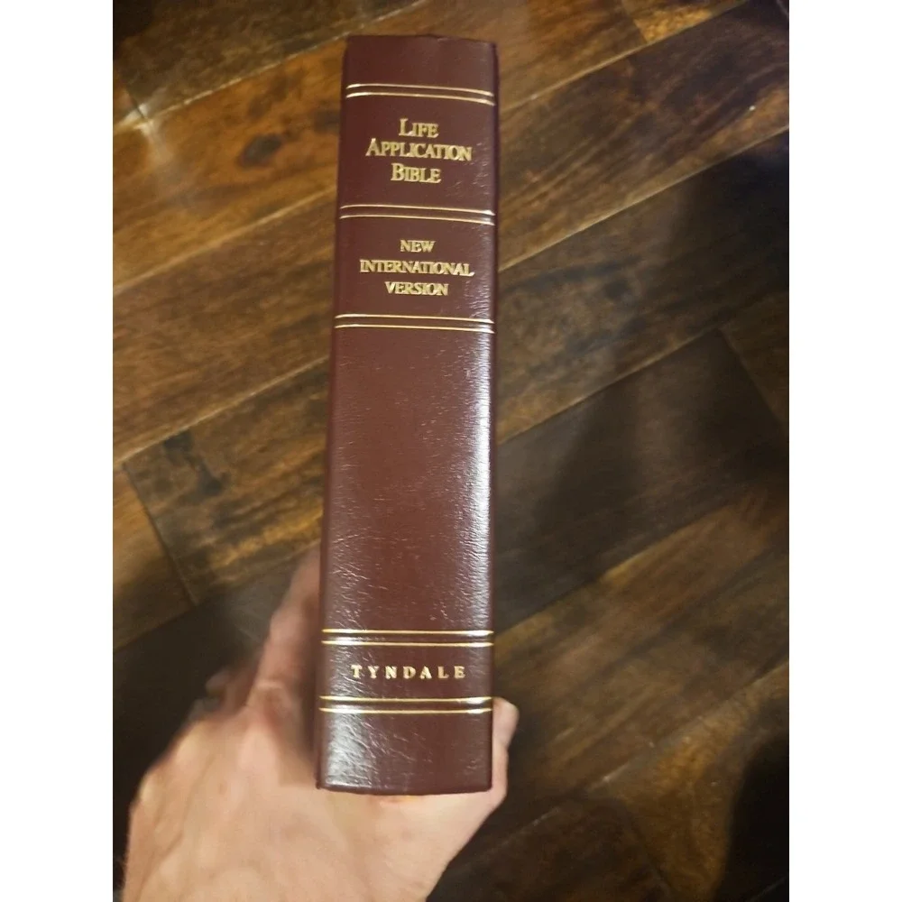 Life Application Bible: New International Version Hardback - VG condition